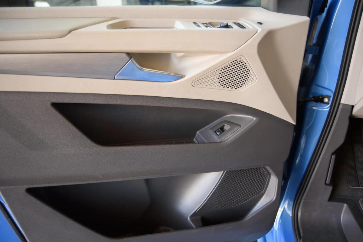 volkswagen-transporter-2023-hibrido-a-gasolina-1395cc