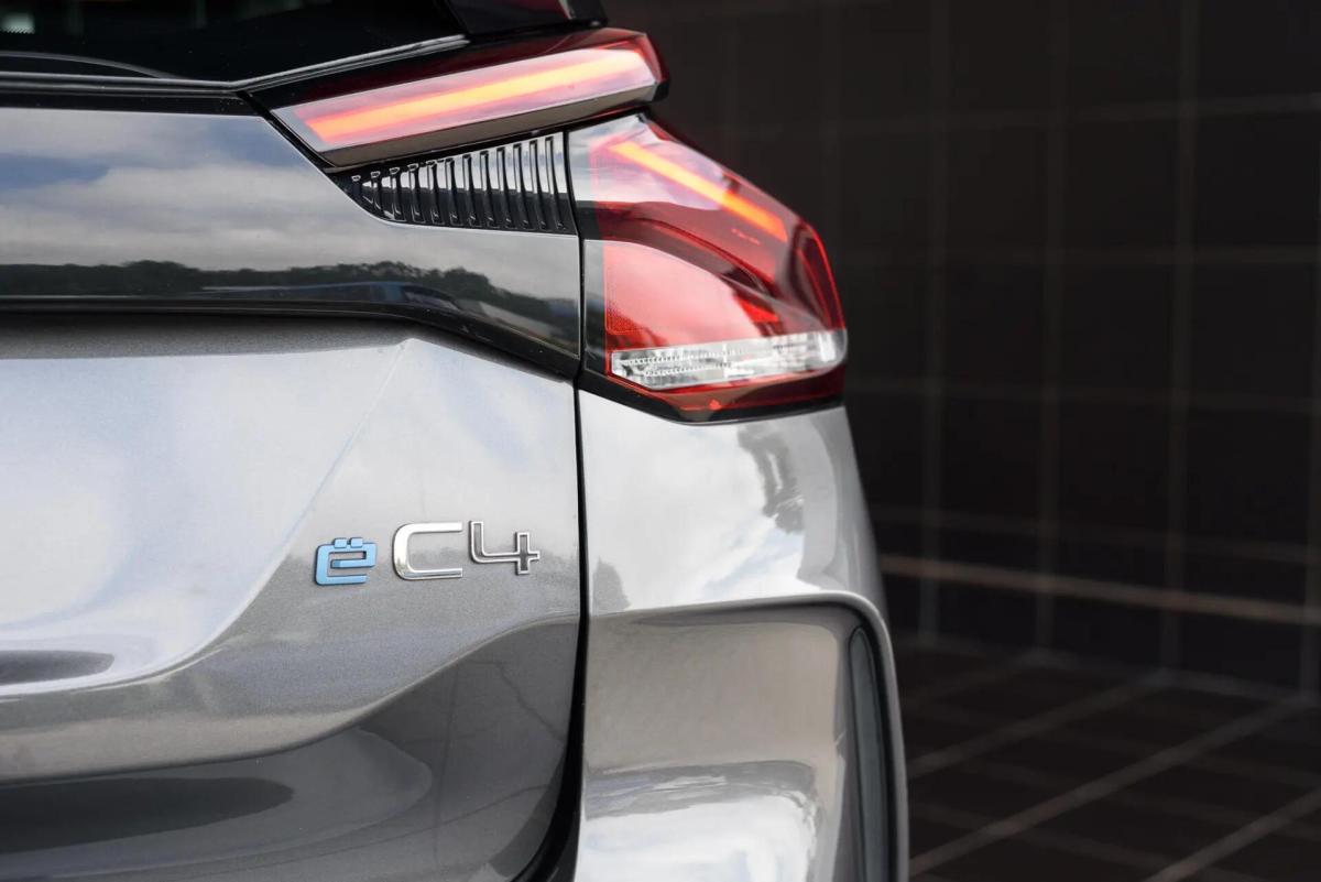 citroen-e-c4-2024-eletrico-0cc