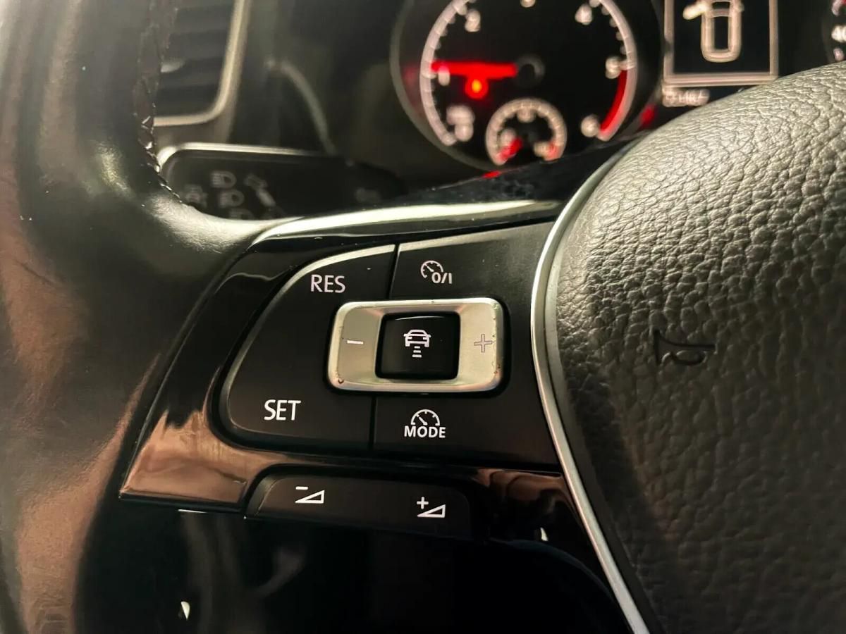 volkswagen-golf-variant-2015-diesel-1598cc