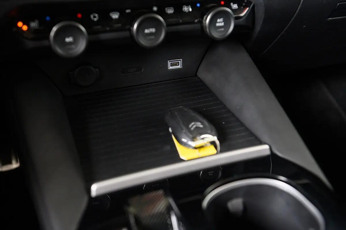 citroen-c5-x-2023-hibrido-a-gasolina-1598cc