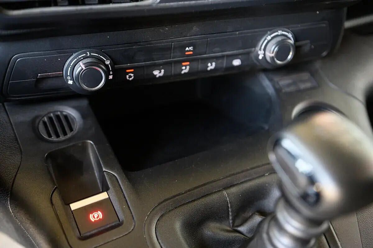 peugeot-partner-2023-diesel-1499cc