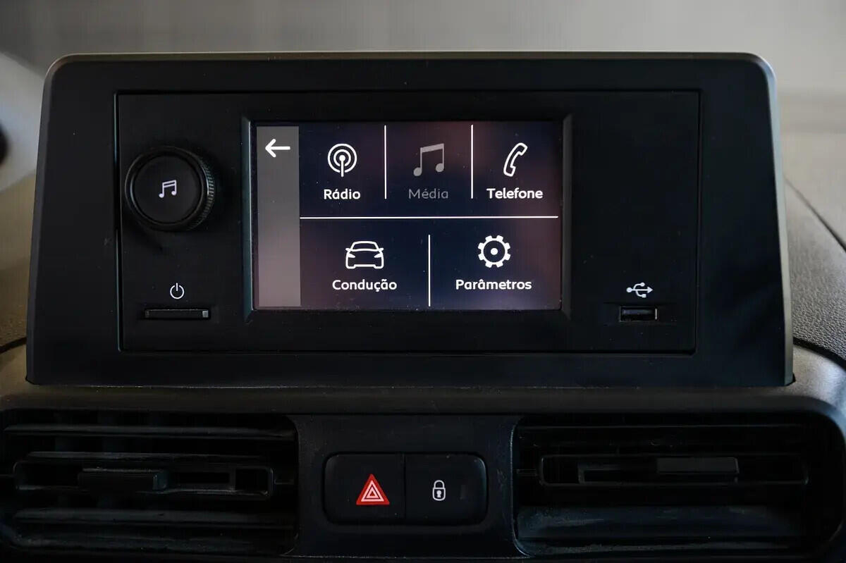 peugeot-partner-2023-diesel-1499cc