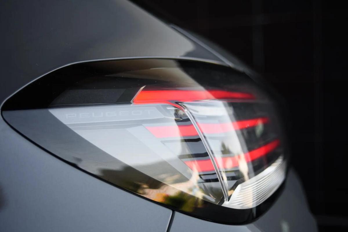 peugeot-208-2024-gasolina-1199cc