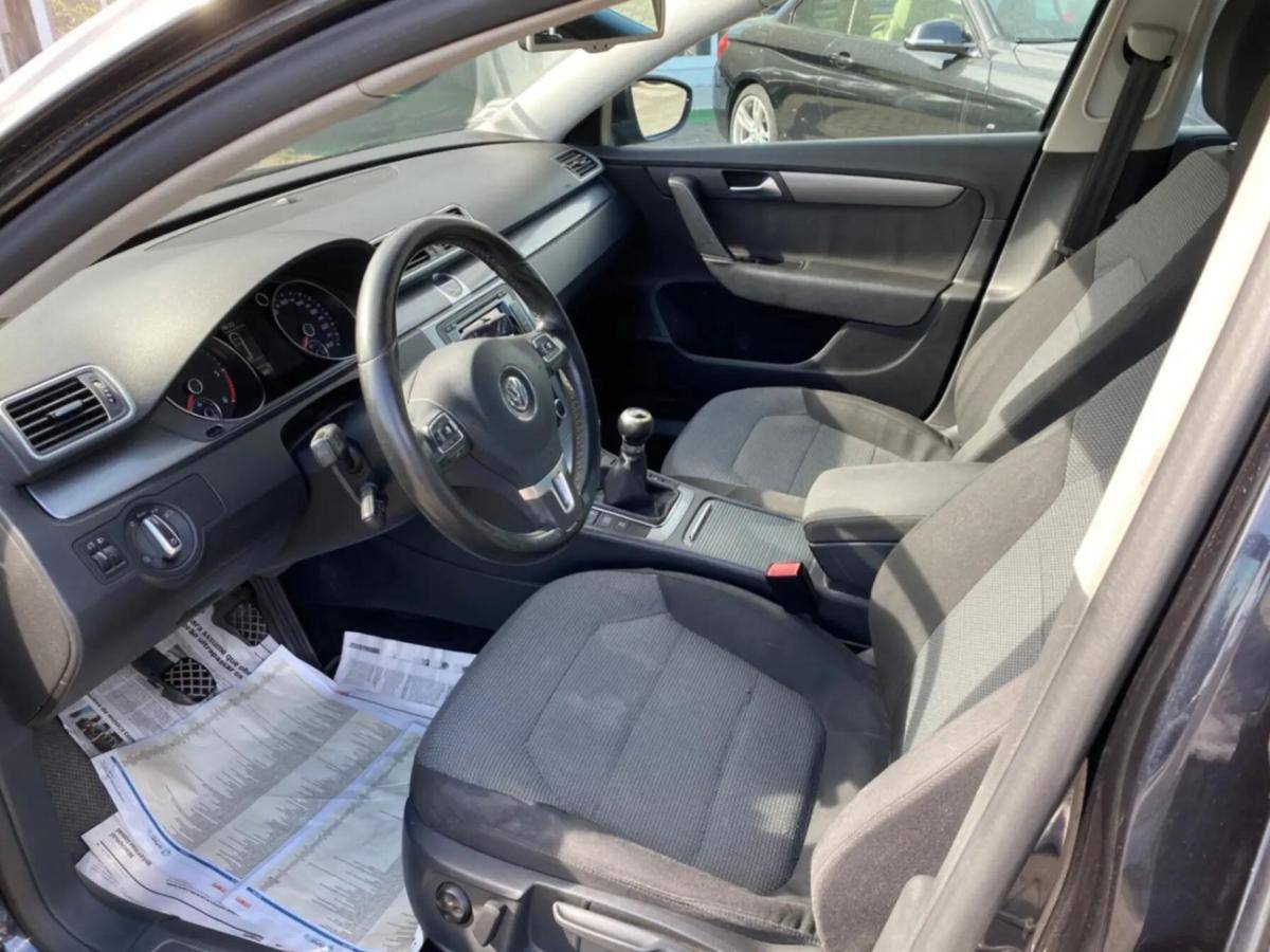volkswagen-passat-variant-2011-diesel-1598cc
