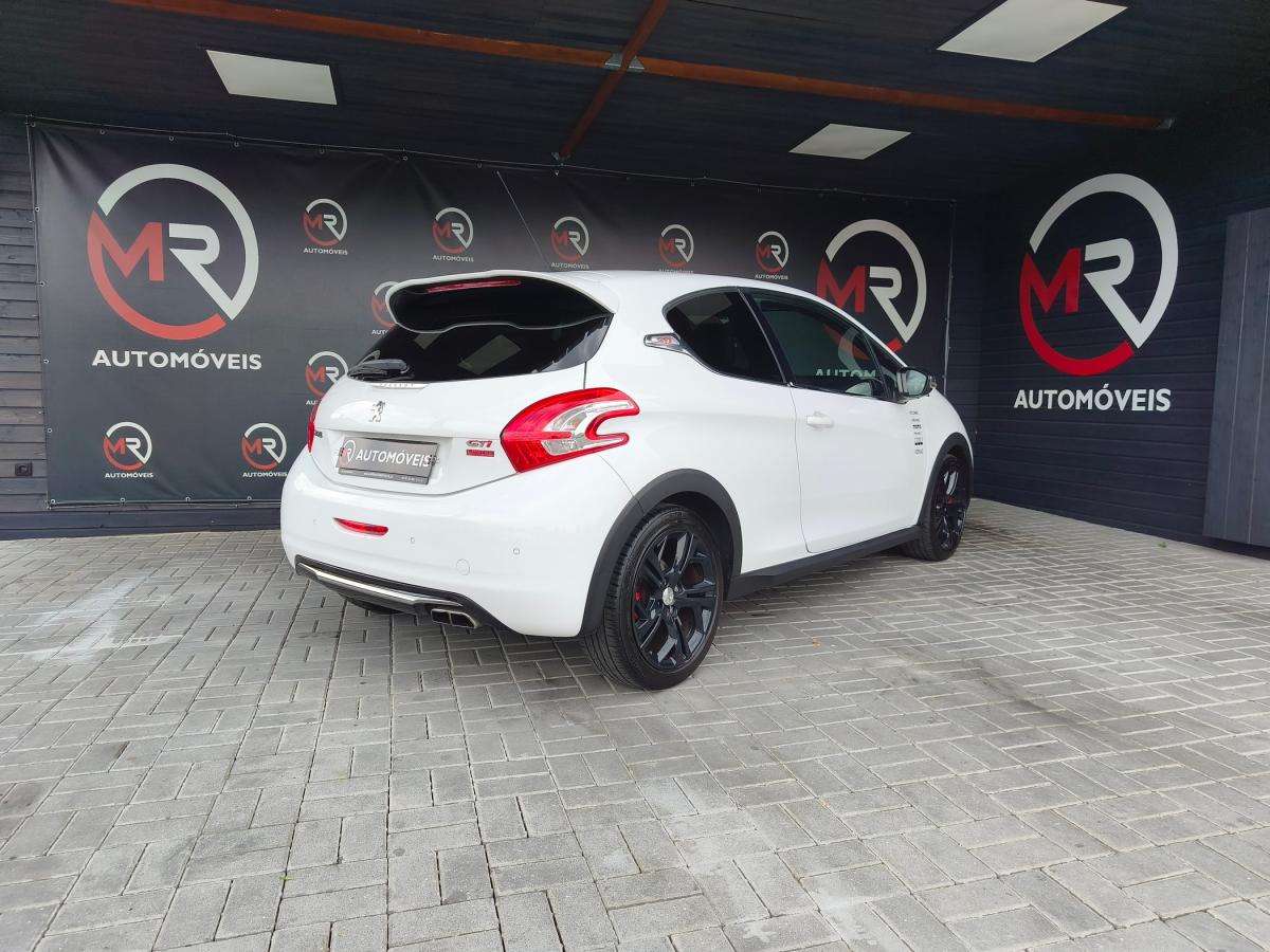 peugeot-208-2014-gasolina-1598cc