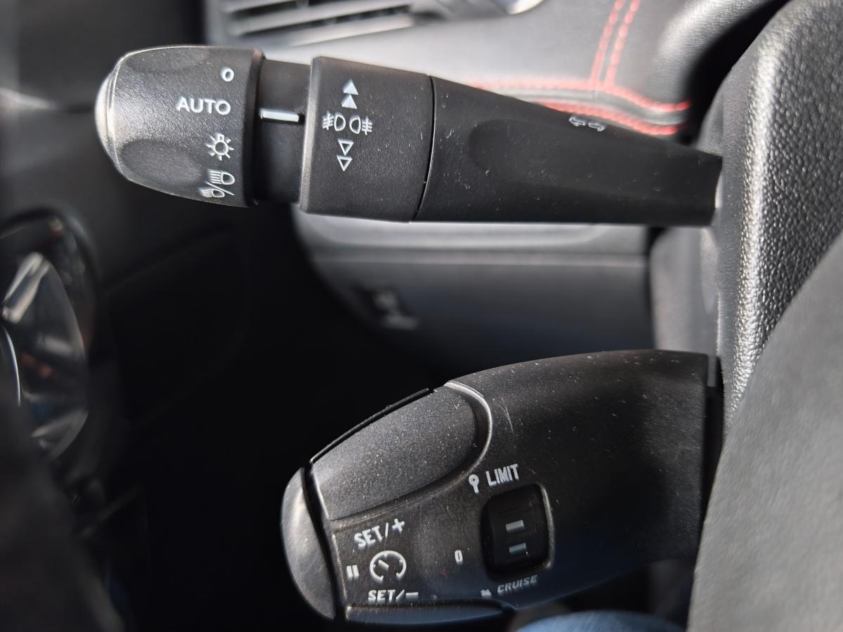 peugeot-208-2014-gasolina-1598cc