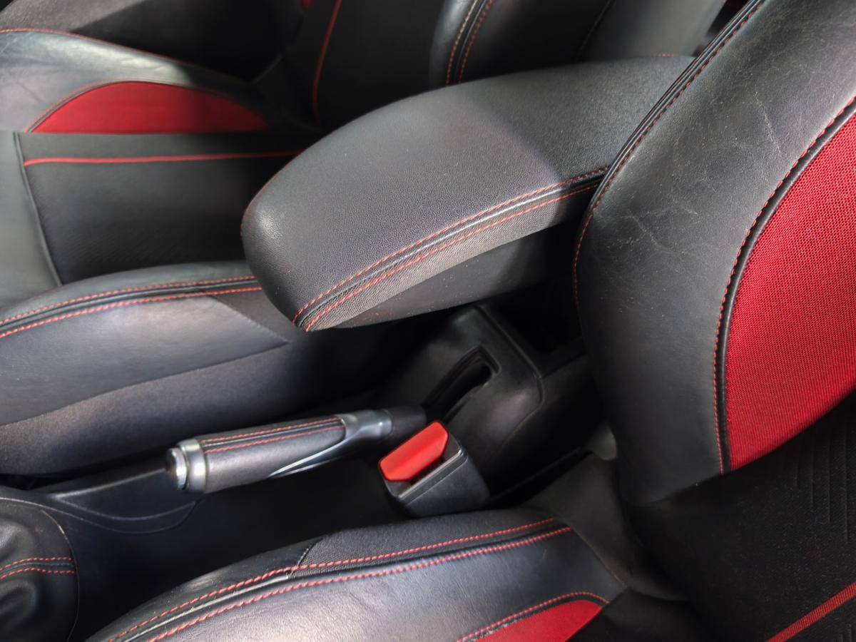 peugeot-208-2014-gasolina-1598cc