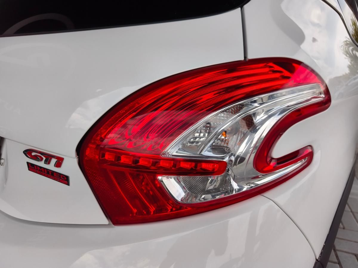 peugeot-208-2014-gasolina-1598cc