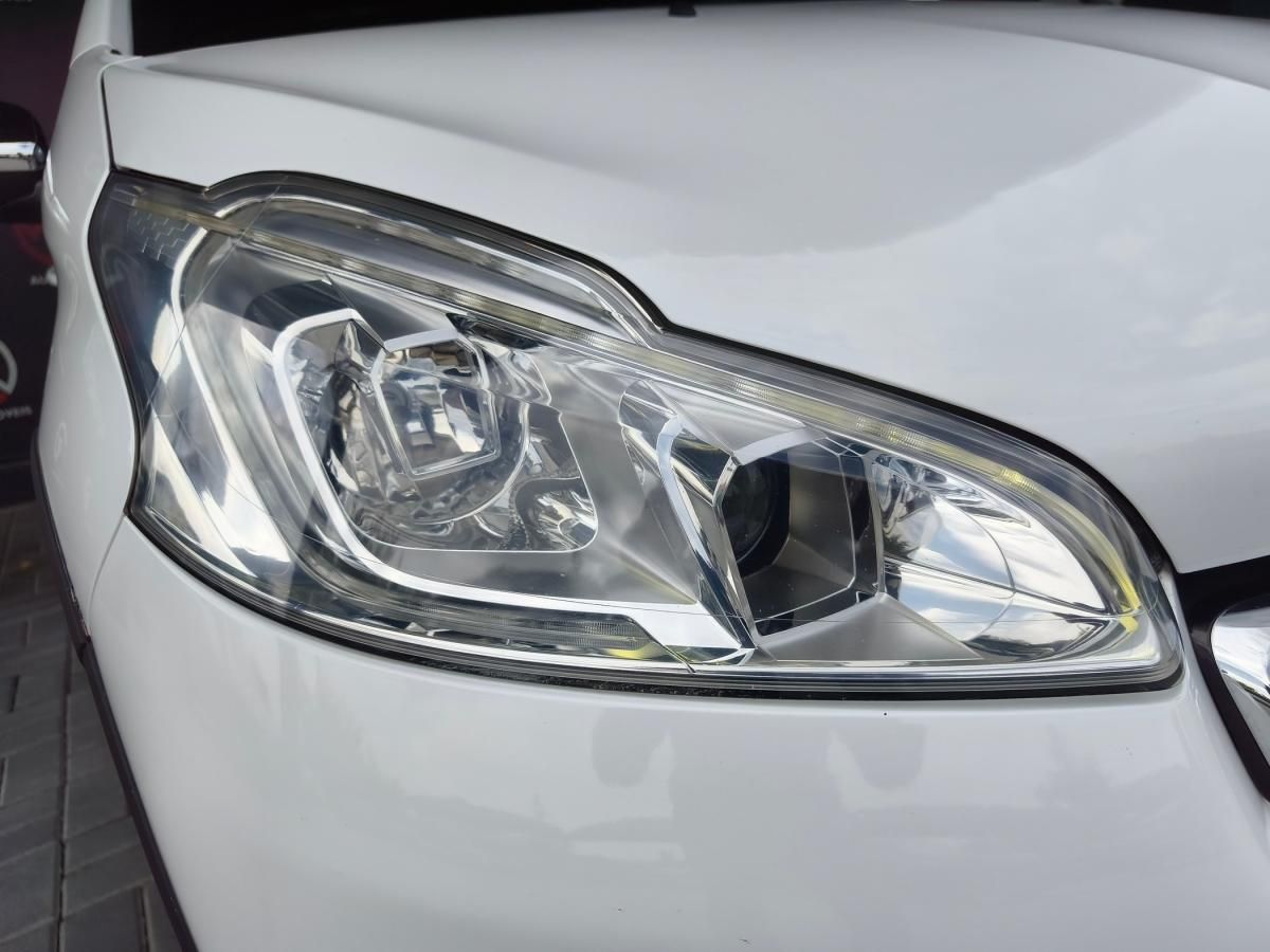 peugeot-208-2014-gasolina-1598cc