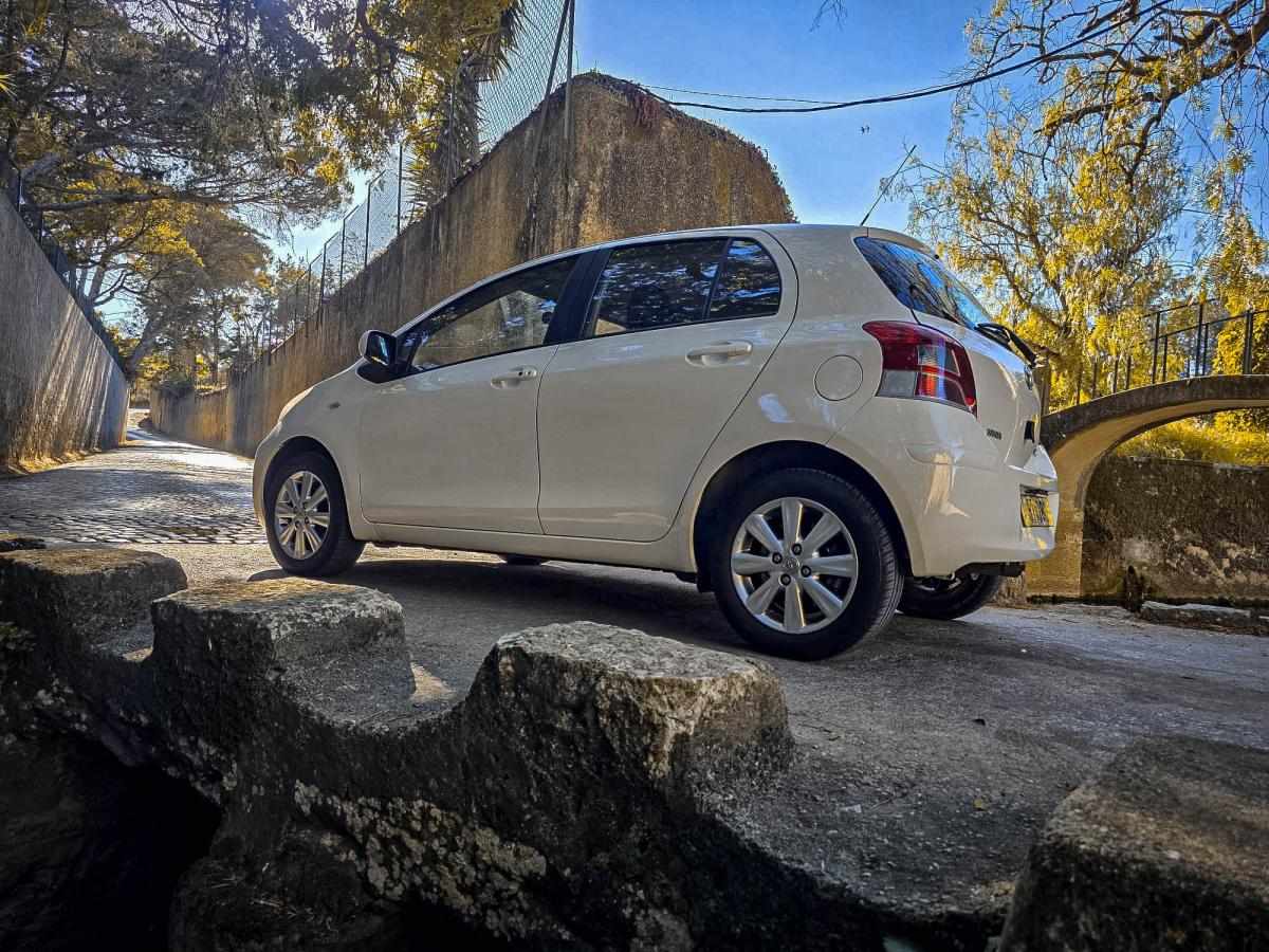 toyota-yaris-1-33-dual-vvt-i-2010-gasolina-1329cc