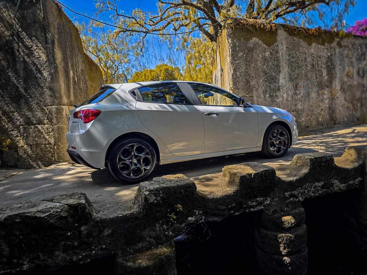 alfa-romeo-giulietta-1-6-jtdm-16v-2017-diesel-1598cc
