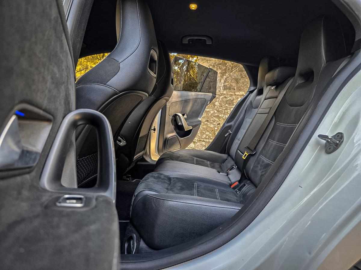 mercedes-benz-cla-200-d-4matic-2022-diesel-1950cc