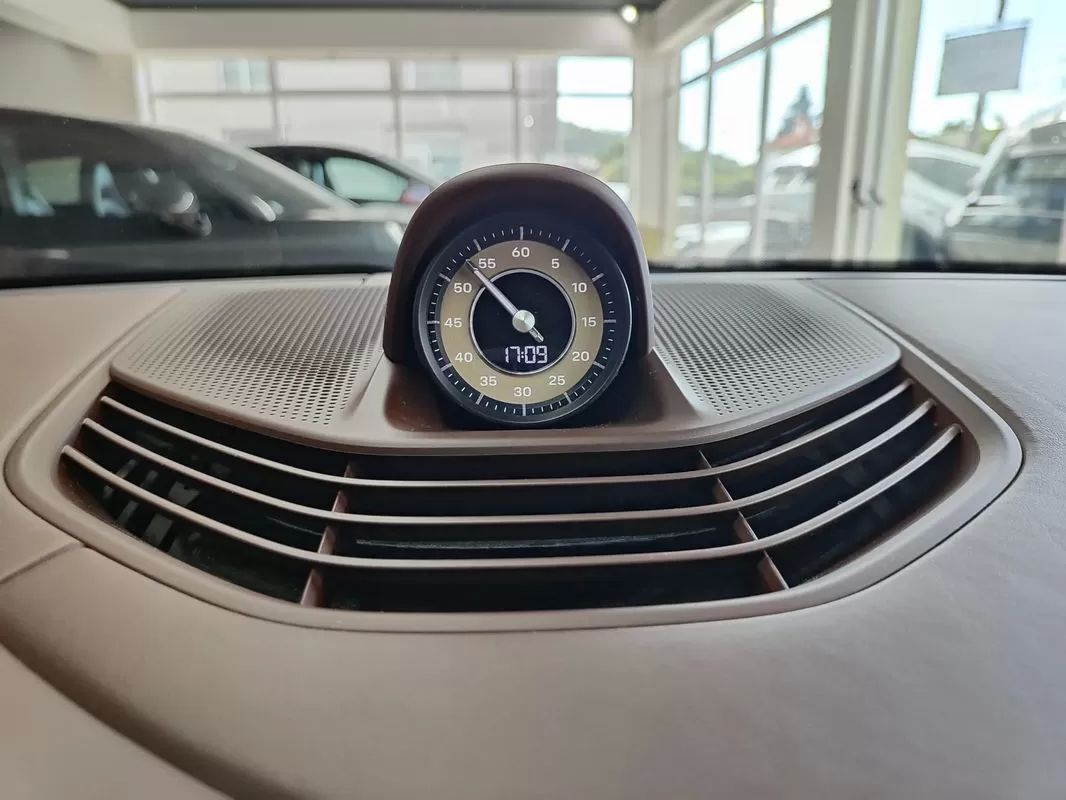 porsche-taycan-2020-eletrico-200cc