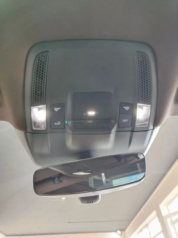 porsche-taycan-2020-eletrico-200cc
