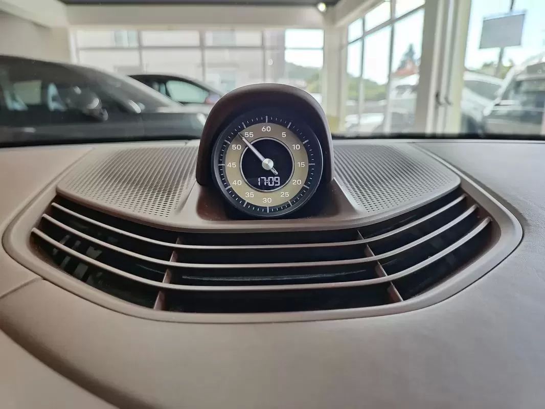 porsche-taycan-2020-eletrico-200cc