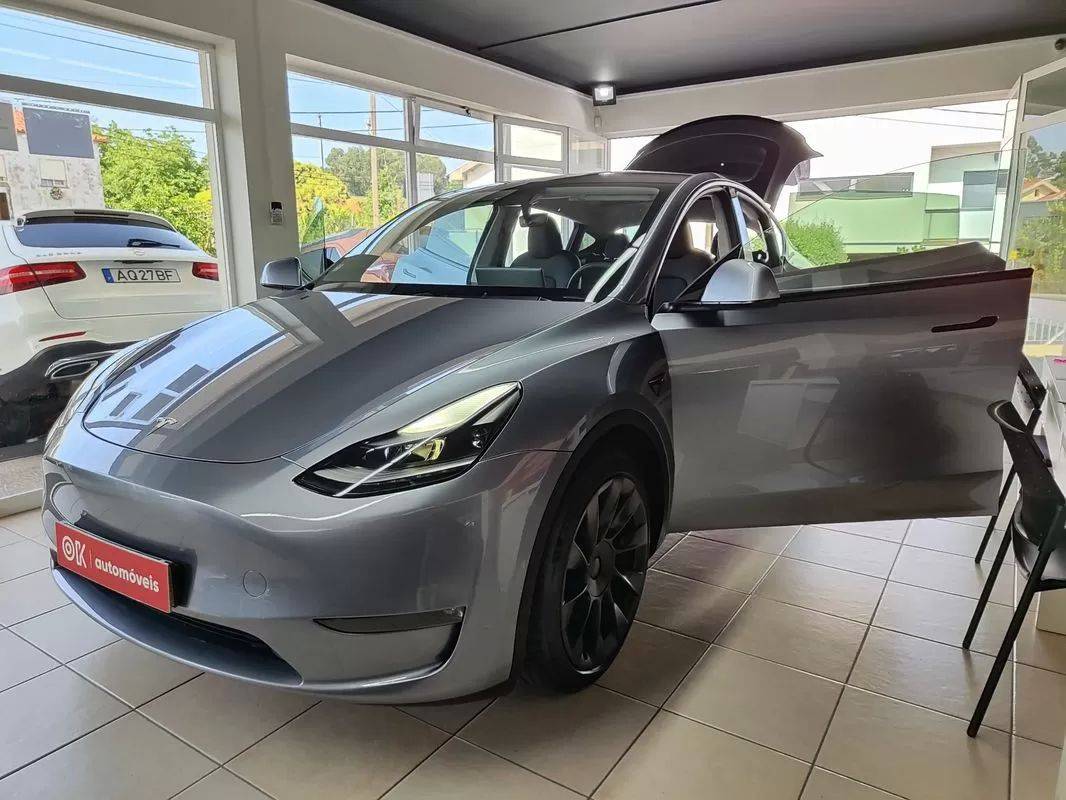 tesla-model-y-2023-eletrico-200cc