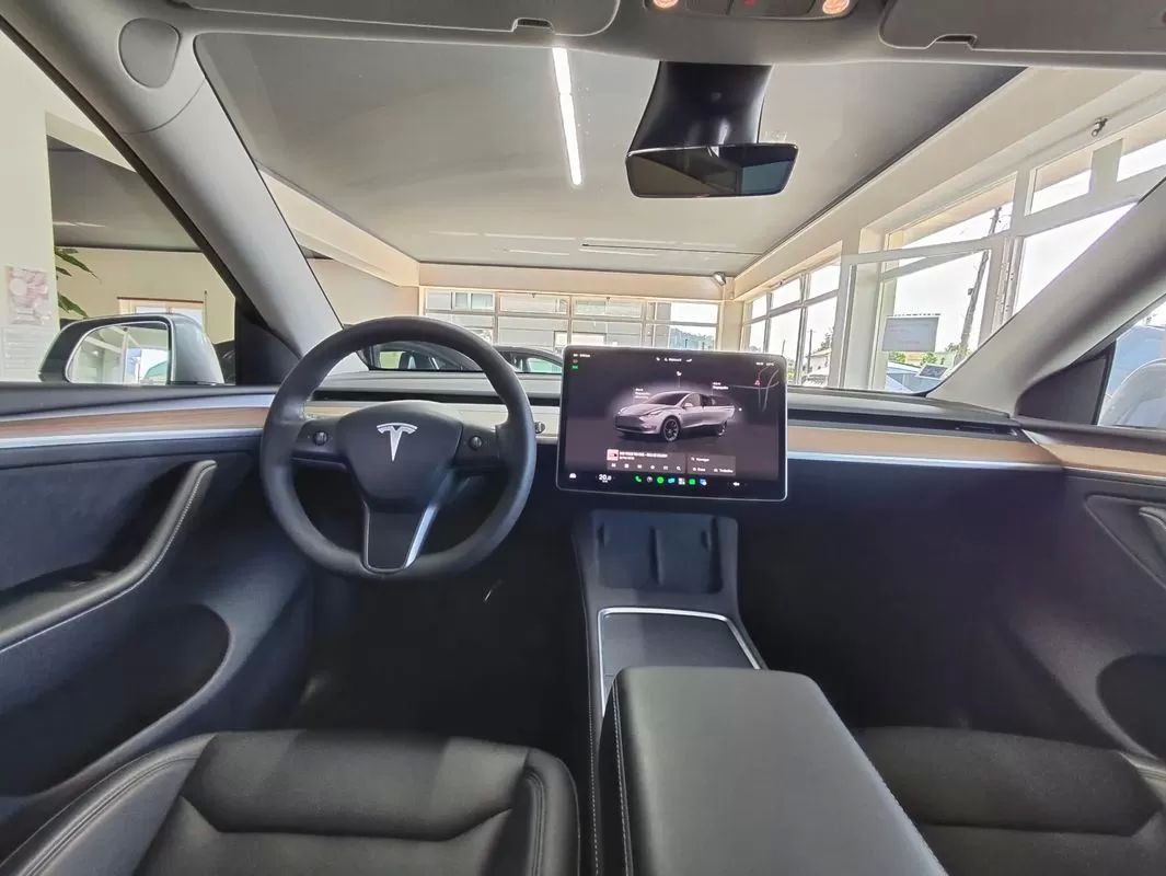 tesla-model-y-2023-eletrico-200cc