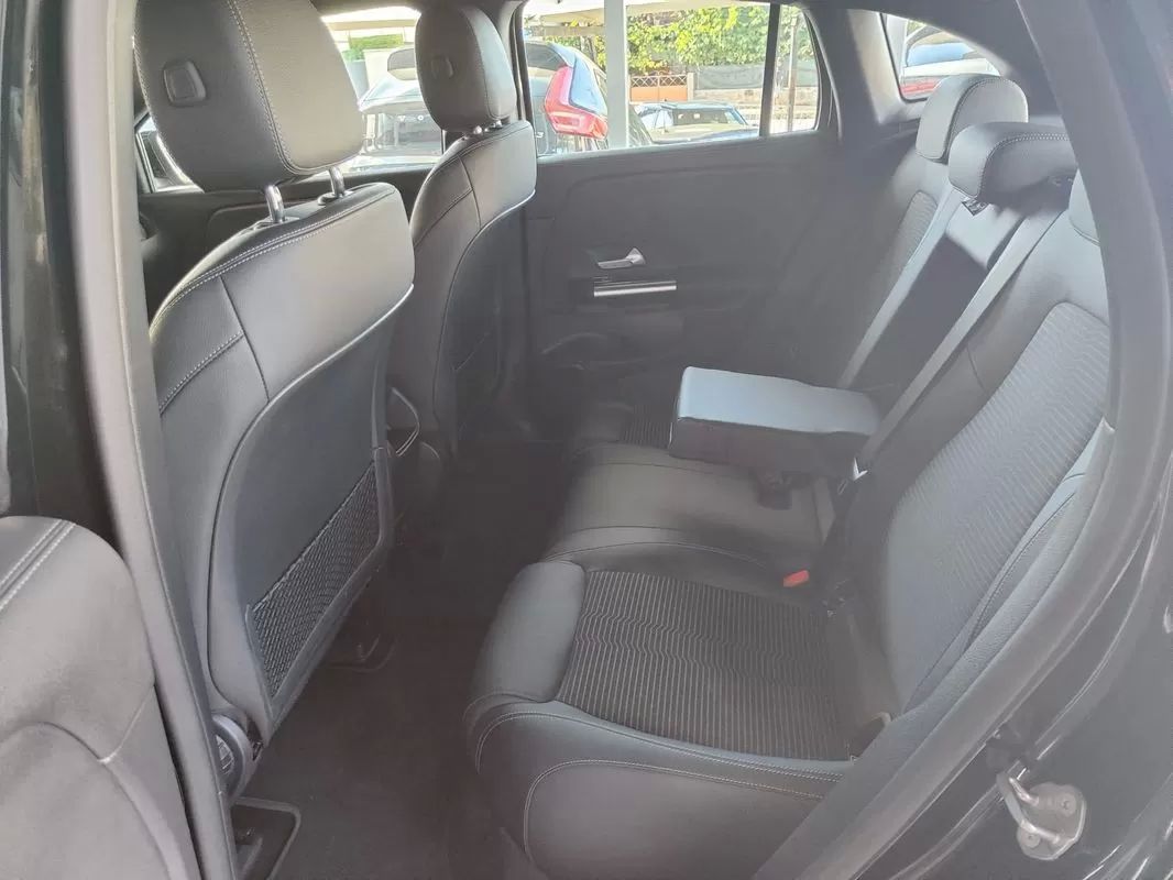 mercedes-benz-eqa-2022-eletrico-200cc