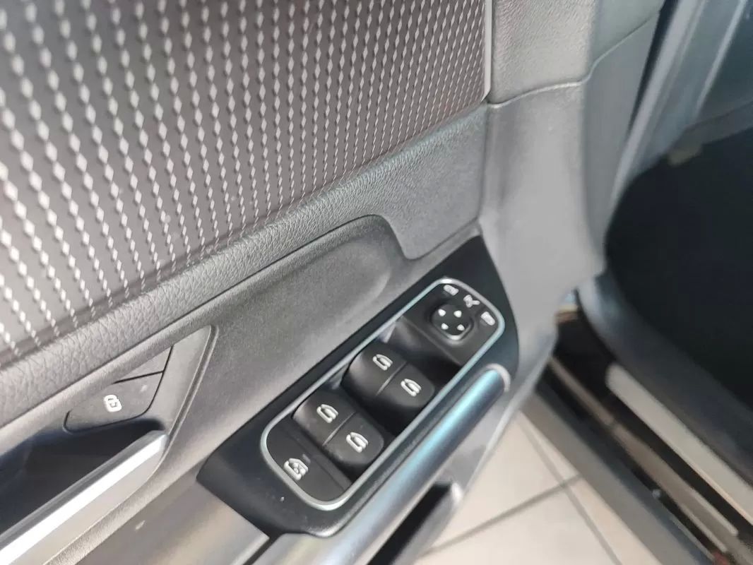 mercedes-benz-eqa-2022-eletrico-200cc
