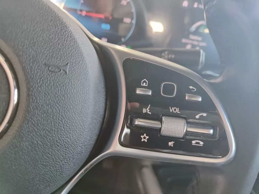 mercedes-benz-eqa-2022-eletrico-200cc