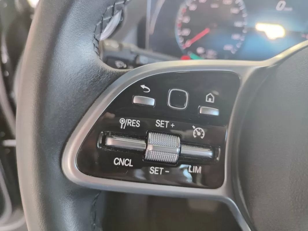 mercedes-benz-eqa-2022-eletrico-200cc