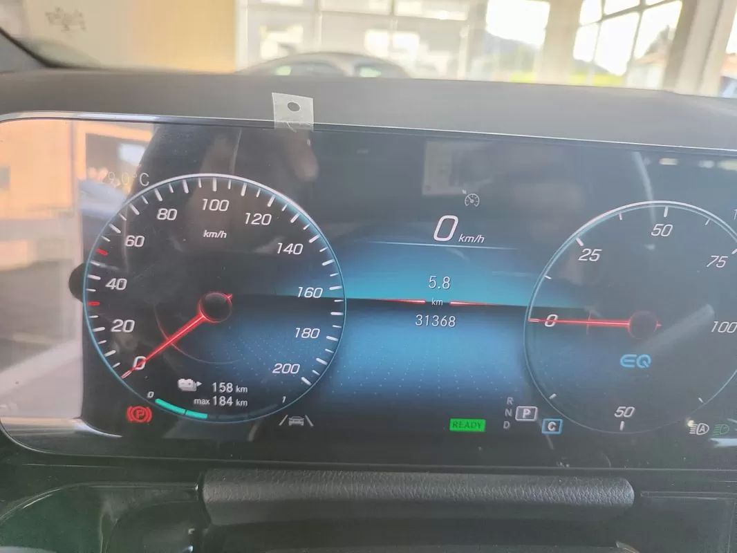mercedes-benz-eqa-2022-eletrico-200cc