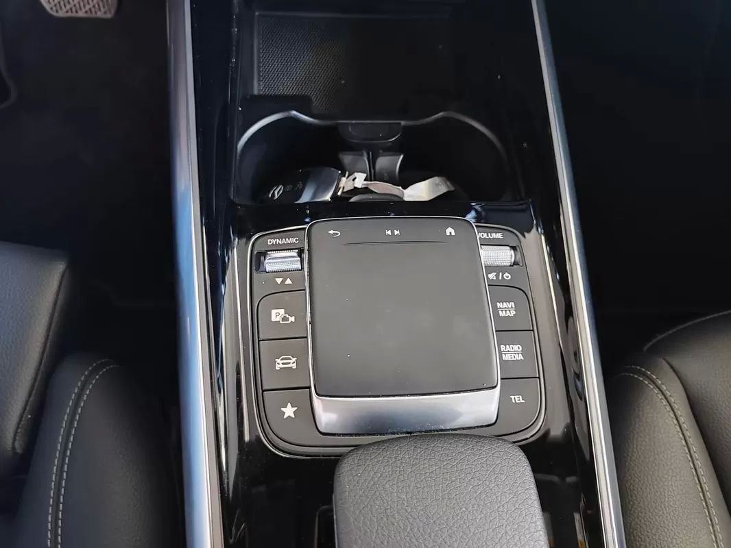 mercedes-benz-eqa-2022-eletrico-200cc
