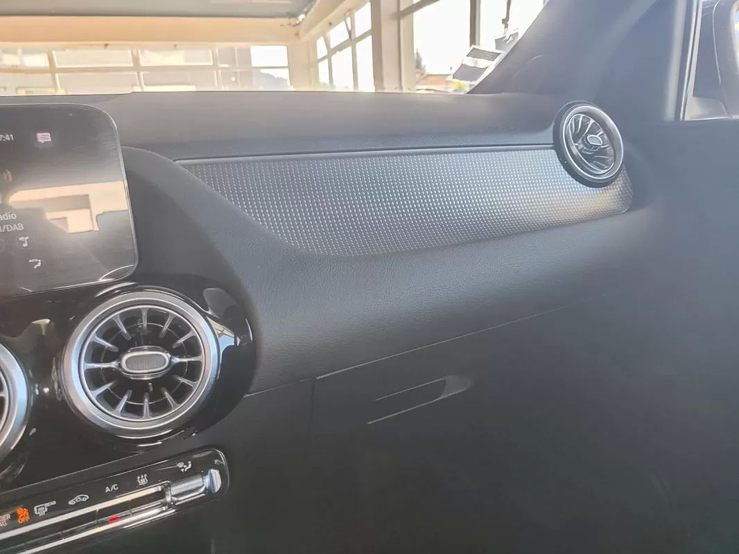 mercedes-benz-eqa-2022-eletrico-200cc
