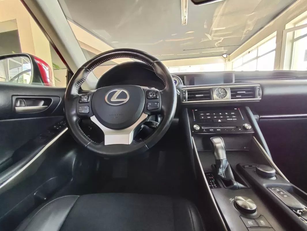 lexus-is-2017-hibrido-a-gasolina-2494cc