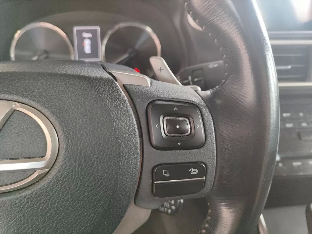 lexus-is-2017-hibrido-a-gasolina-2494cc