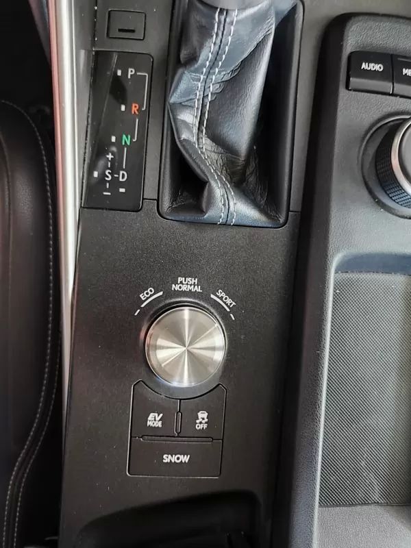 lexus-is-2017-hibrido-a-gasolina-2494cc