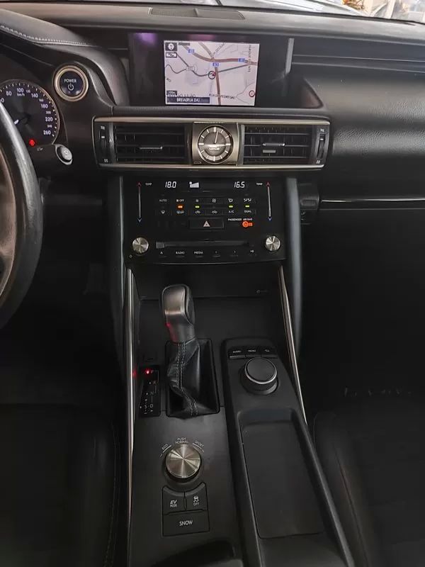lexus-is-2017-hibrido-a-gasolina-2494cc
