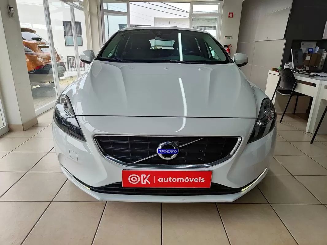 volvo-v40-2013-diesel-1560cc
