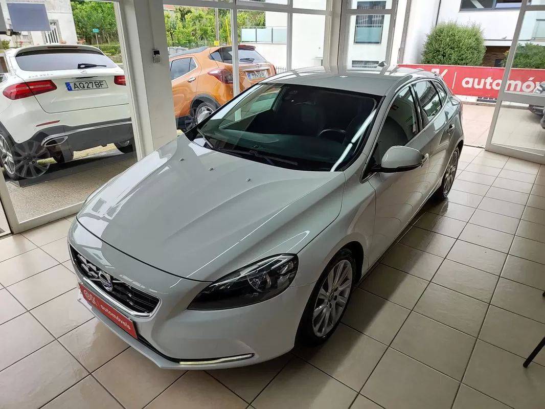 volvo-v40-2013-diesel-1560cc