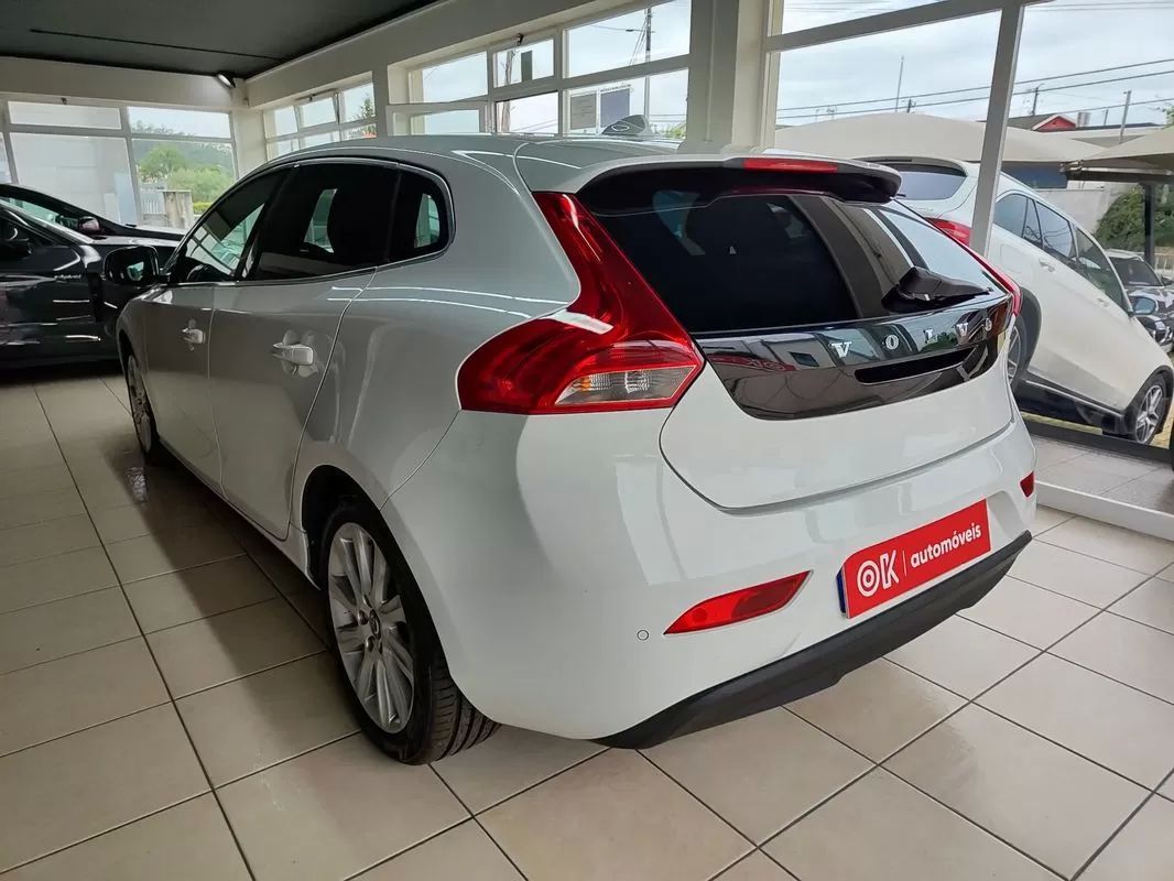 volvo-v40-2013-diesel-1560cc