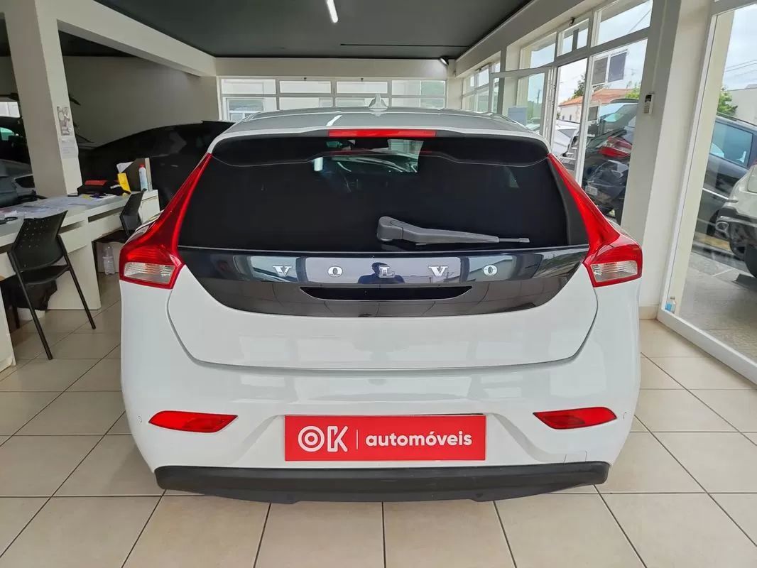 volvo-v40-2013-diesel-1560cc