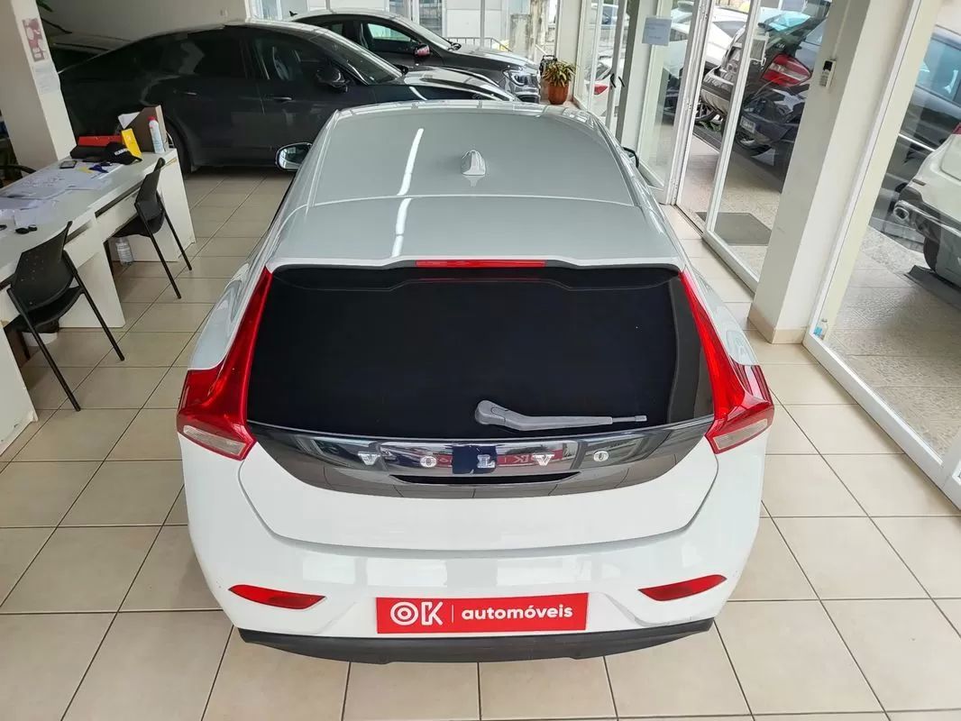 volvo-v40-2013-diesel-1560cc