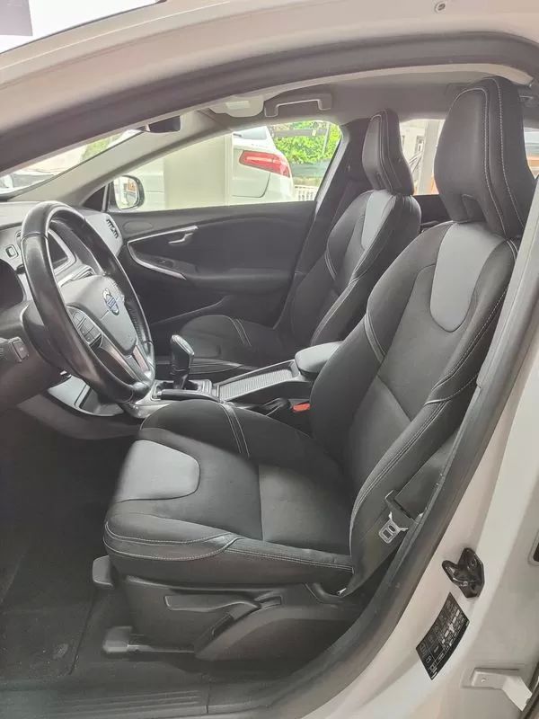 volvo-v40-2013-diesel-1560cc