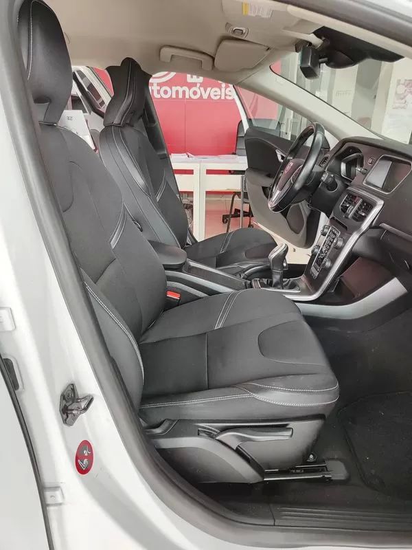 volvo-v40-2013-diesel-1560cc