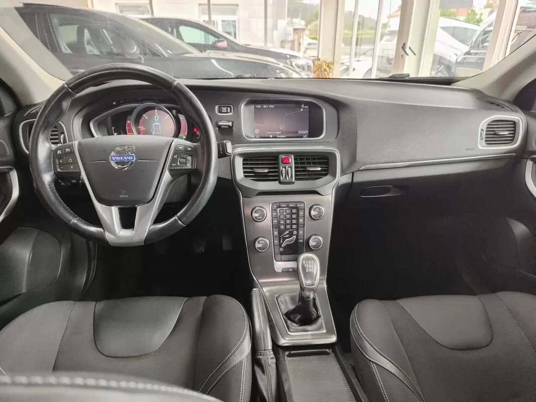 volvo-v40-2013-diesel-1560cc