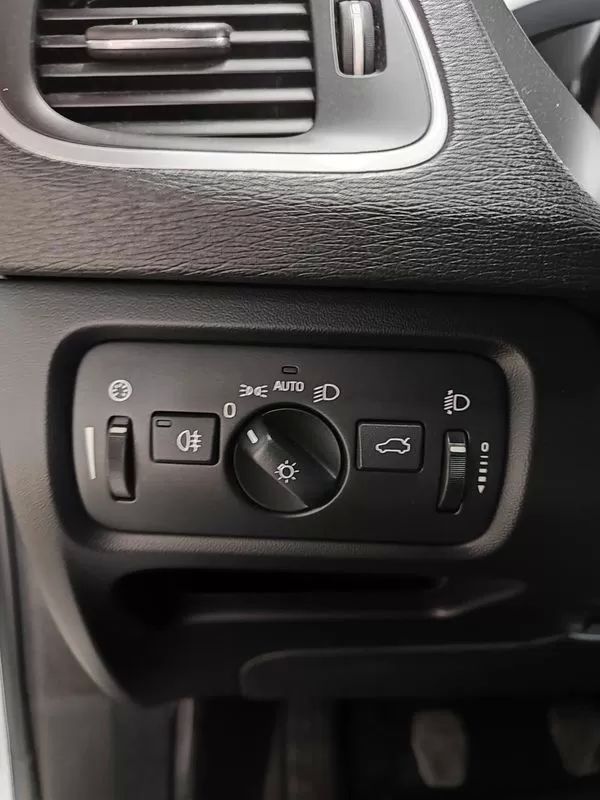 volvo-v40-2013-diesel-1560cc
