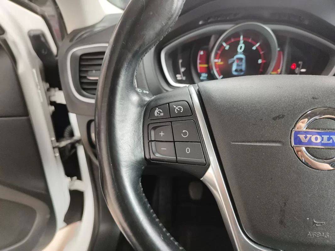 volvo-v40-2013-diesel-1560cc
