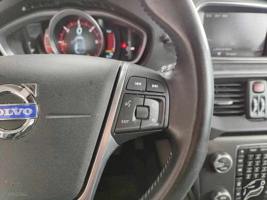 volvo-v40-2013-diesel-1560cc