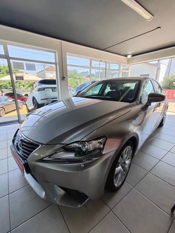 lexus-is-2013-hibrido-a-gasolina-2494cc