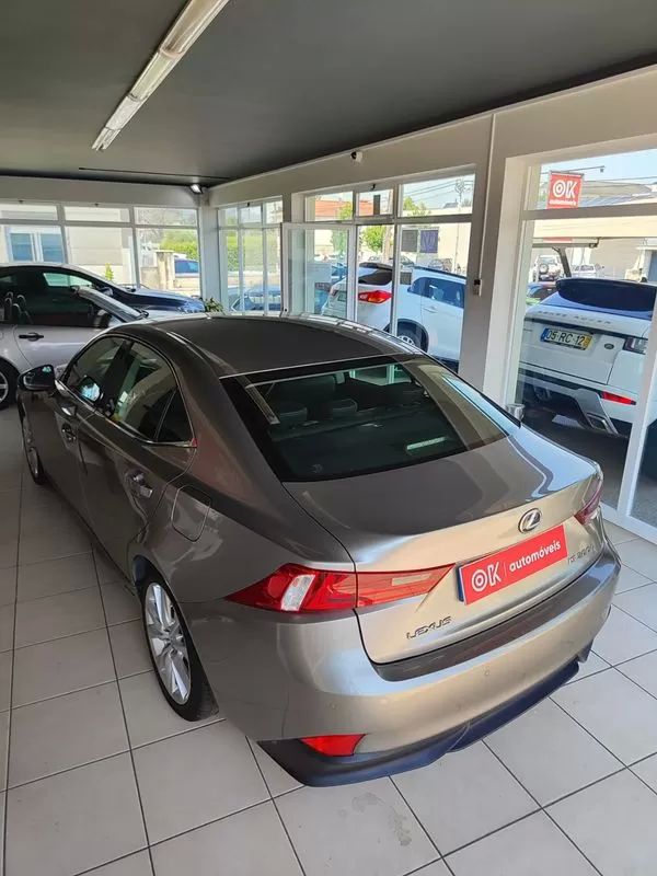 lexus-is-2013-hibrido-a-gasolina-2494cc