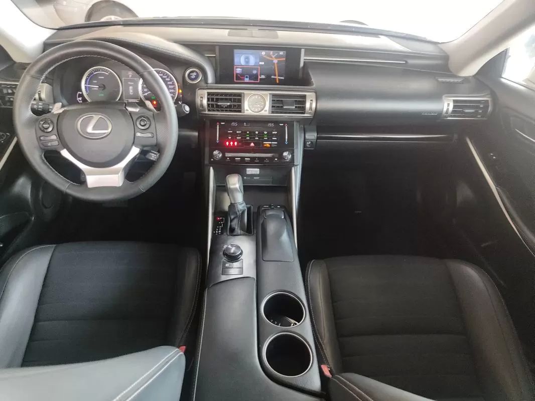 lexus-is-2013-hibrido-a-gasolina-2494cc