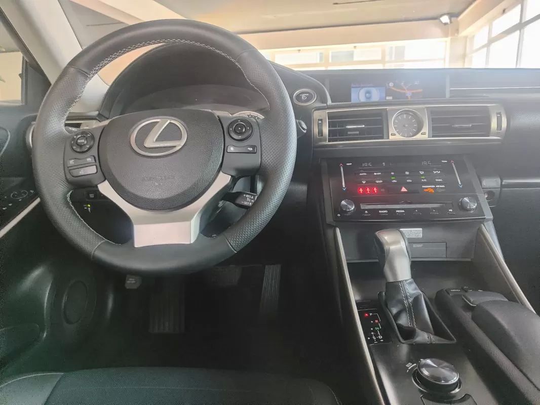lexus-is-2013-hibrido-a-gasolina-2494cc