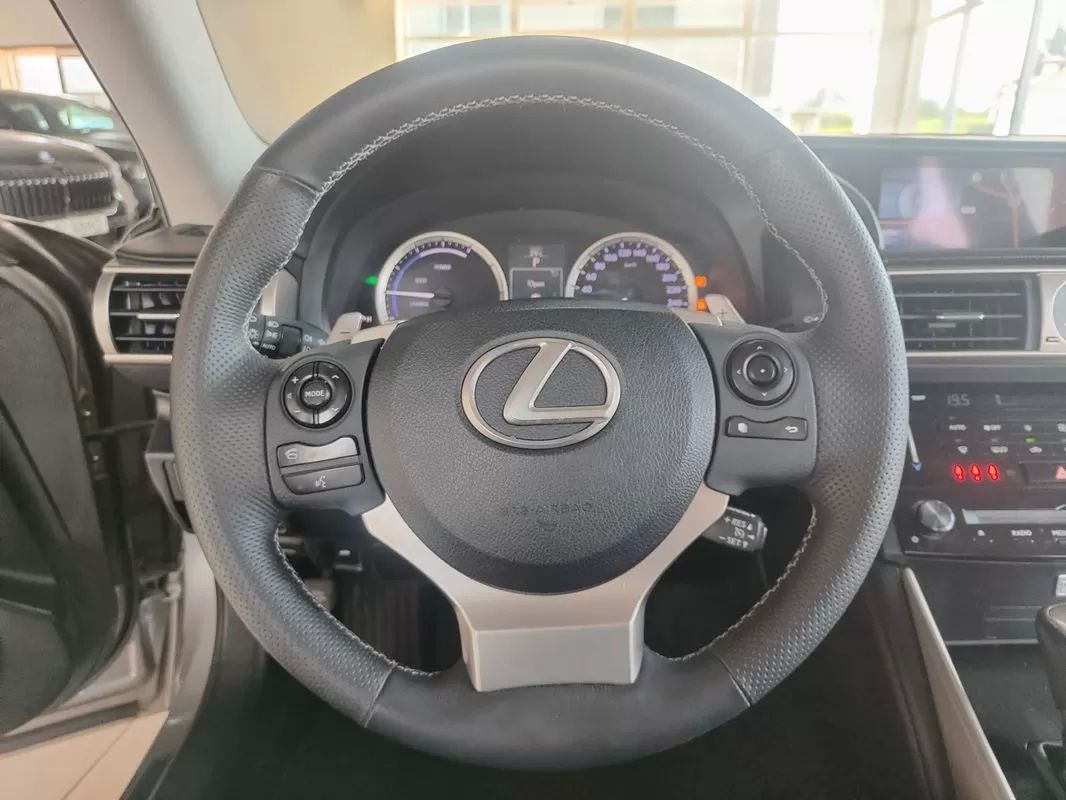lexus-is-2013-hibrido-a-gasolina-2494cc