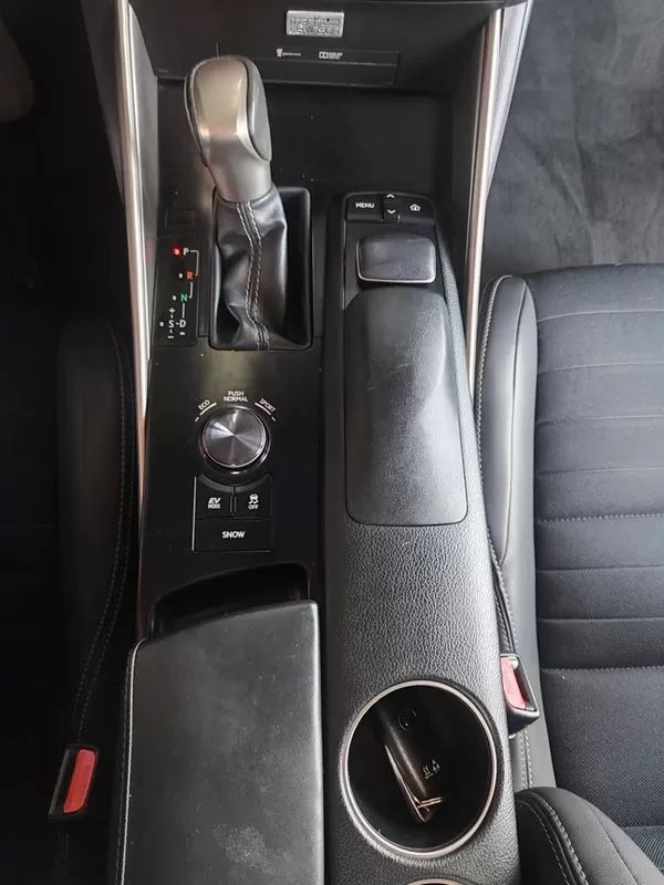 lexus-is-2013-hibrido-a-gasolina-2494cc