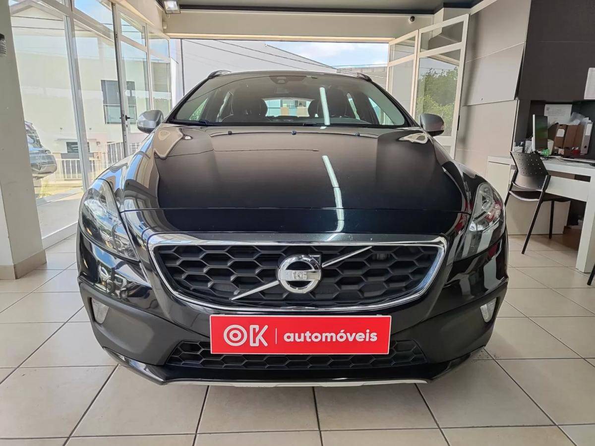 volvo-v40-cross-country-2014-diesel-1560cc